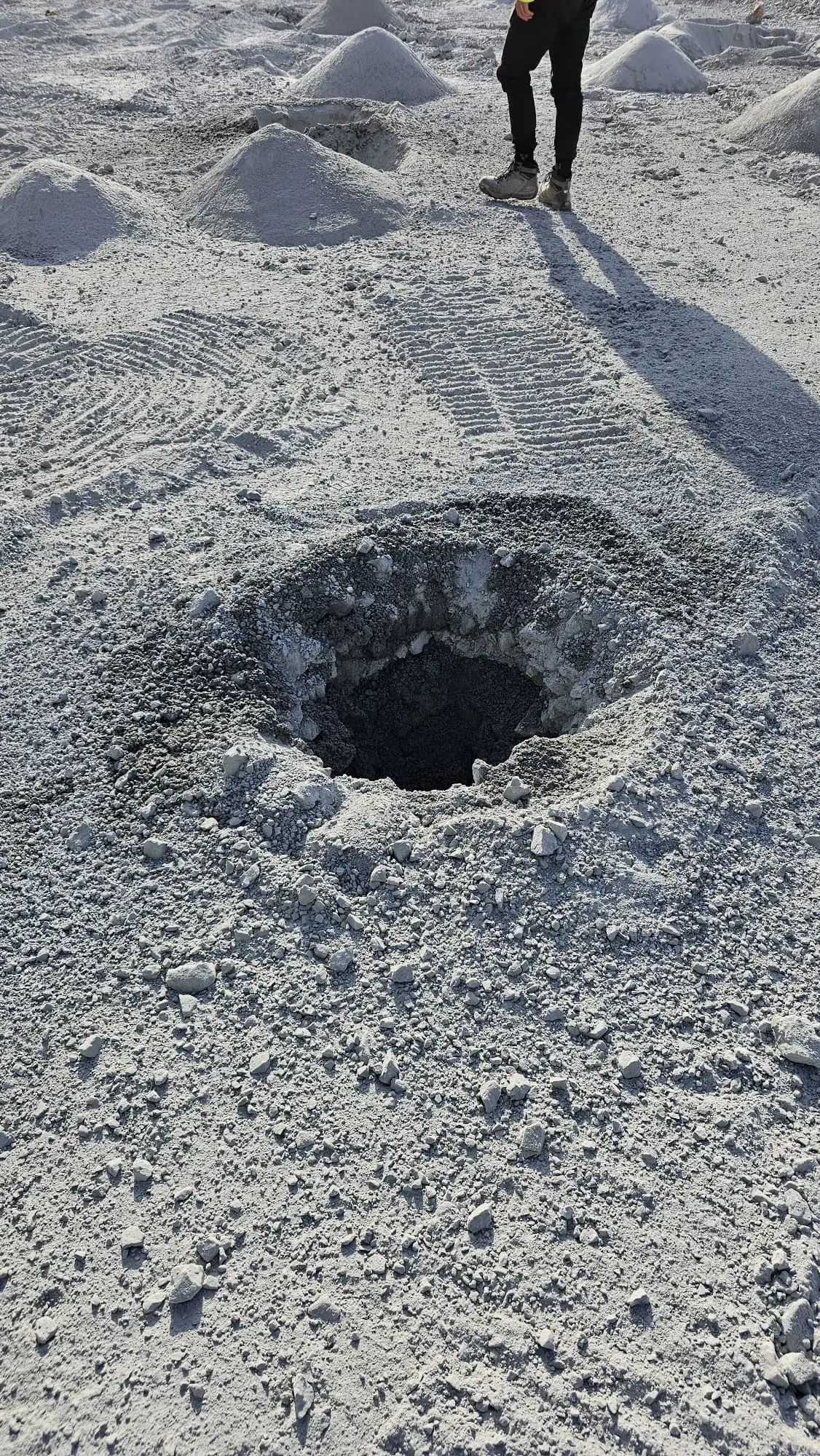 Drill bit forming a stable collar at the start of a blast hole to maintain straight, efficient drilling